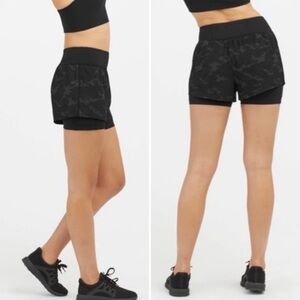 SPANX Get Moving Camo 2-in-1 Athletic Shorts Black Size Large💛
